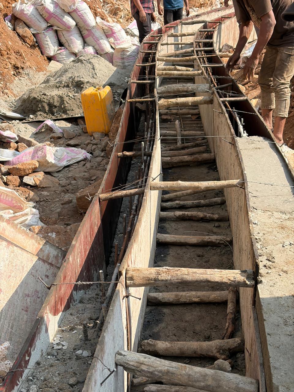 Reinforcement and formwork for a concrete hydraulic structure